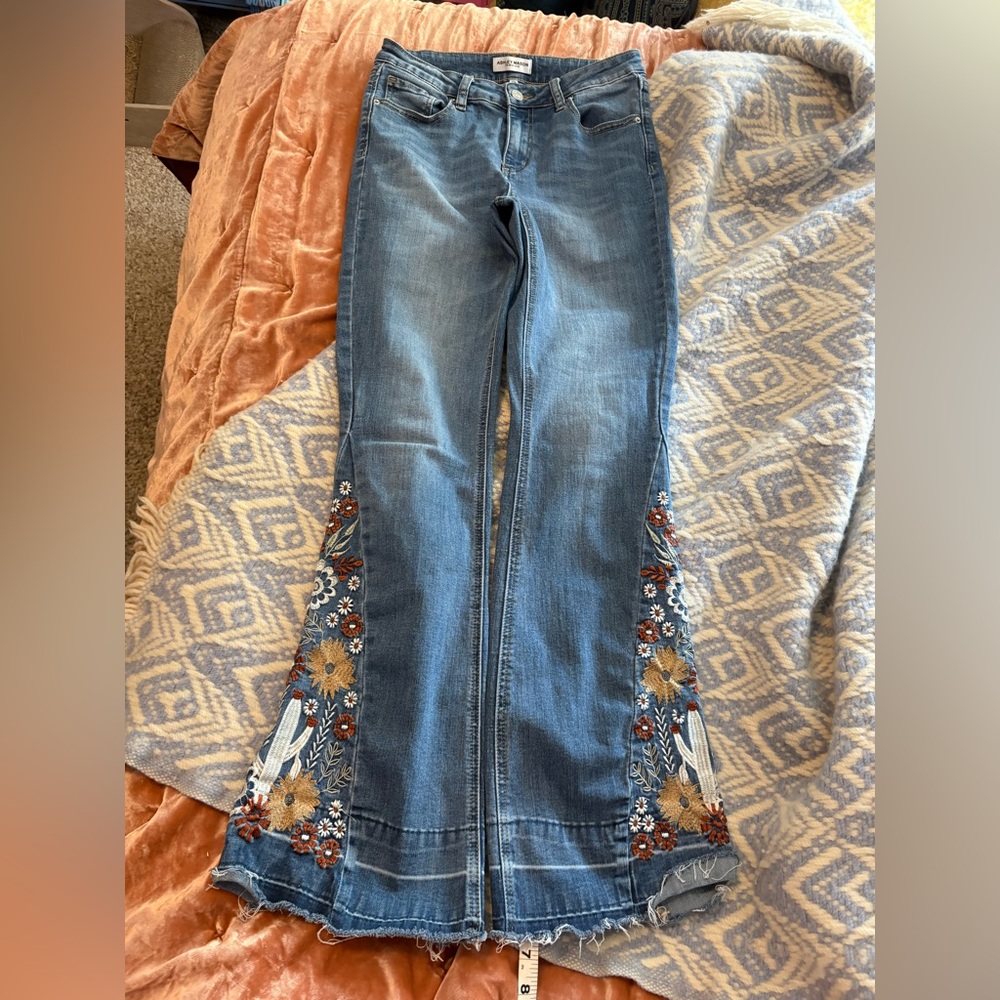 Embroidered 🌵 Floral Western Flare Women Jeans - Blue Denim - Picture 2 of 9